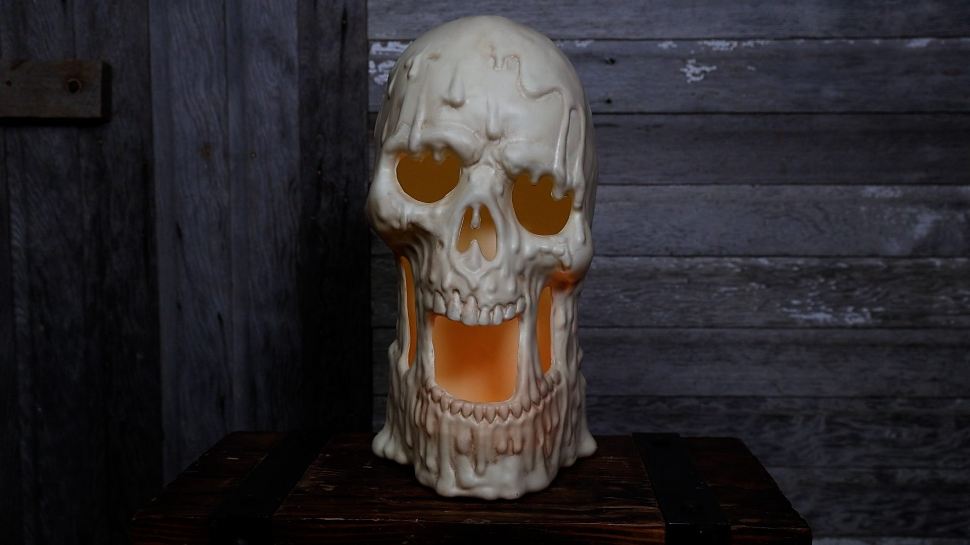 SNW83453ROY3UCO-0 20-Inch Light Up Melting Skull Halloween Decoration
